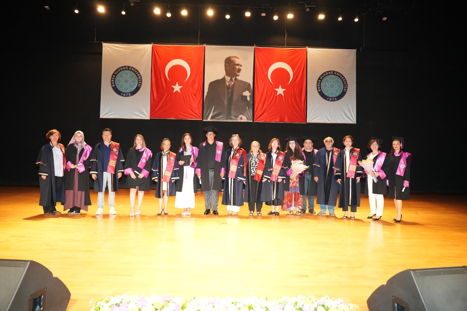 Bursa Uludağ Üniversitesi Eğitim Bilimleri Enstitüsünde Lisansüstü Mezuniyet Coşkusu Yaşandı